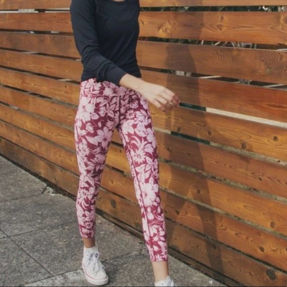 Oiselle Spandos Capris Fightin Floral Print Sz Medium